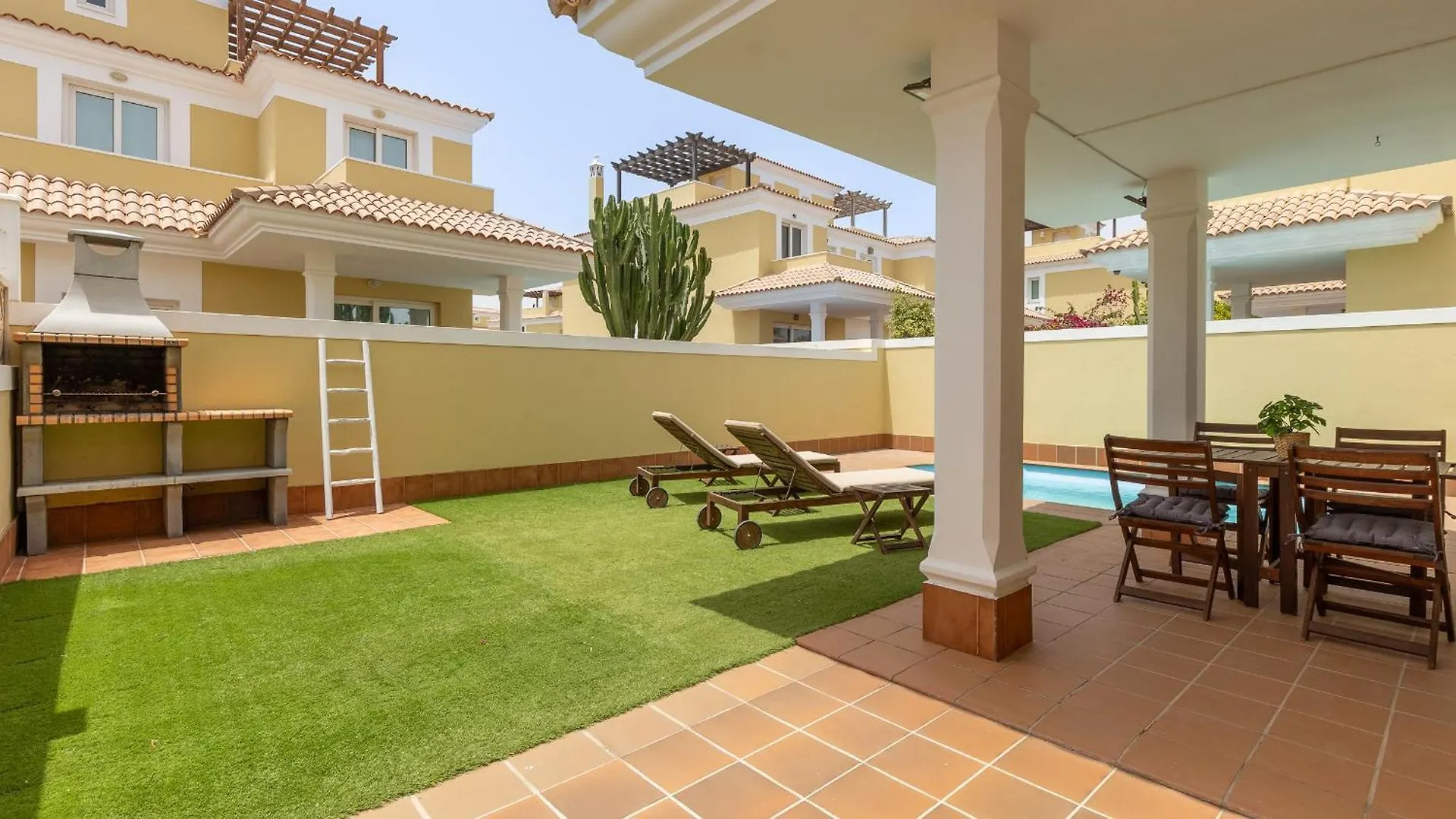 Orange Butterfly Villa Corralejo Spain