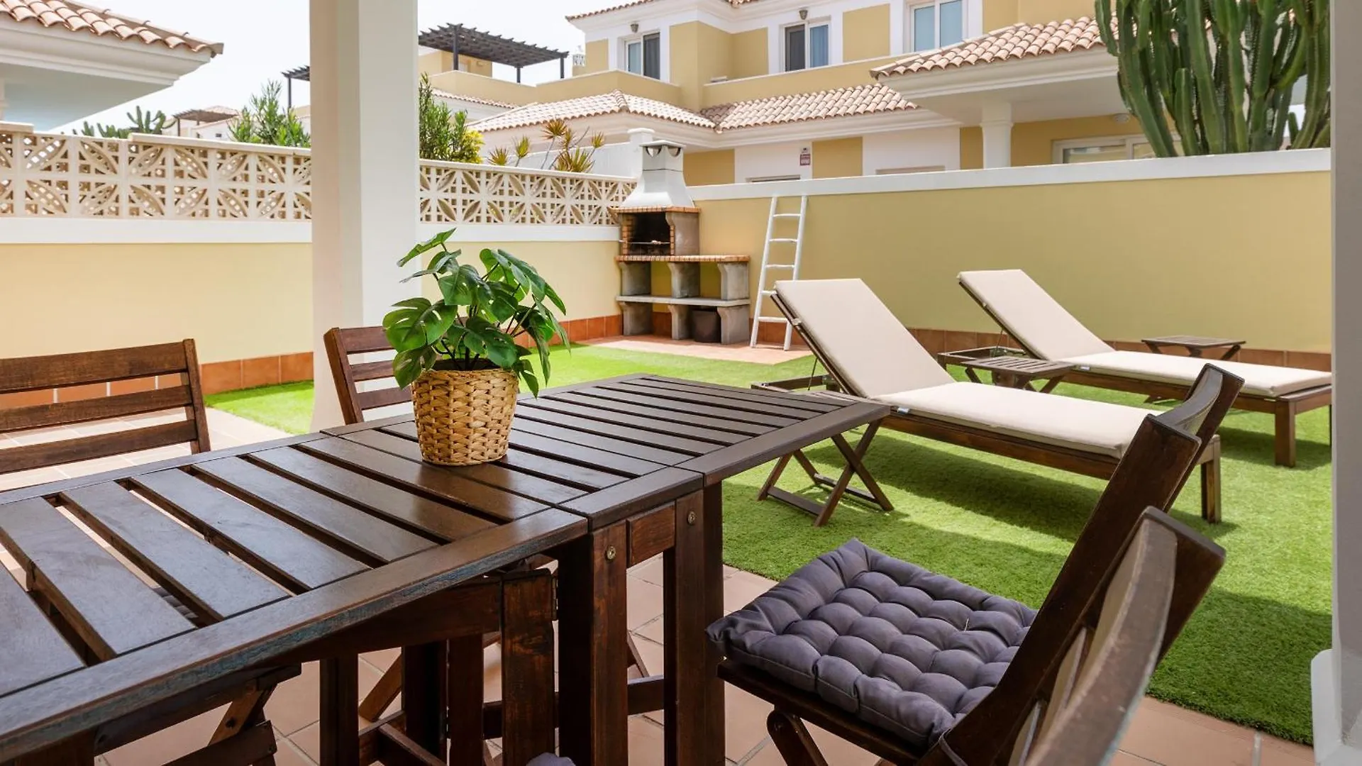 Orange Butterfly Villa Corralejo 0*,